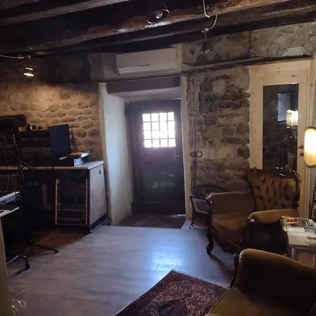 Torre Di San Caprasio Art B&B