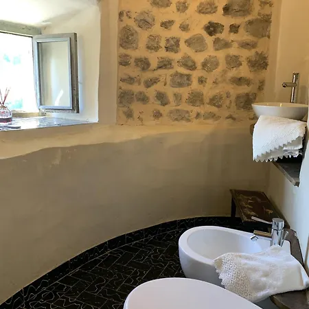 Torre Di San Caprasio Art Bed & Breakfast Aulla