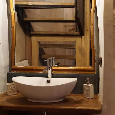 Torre Di San Caprasio Art Bed & Breakfast Aulla