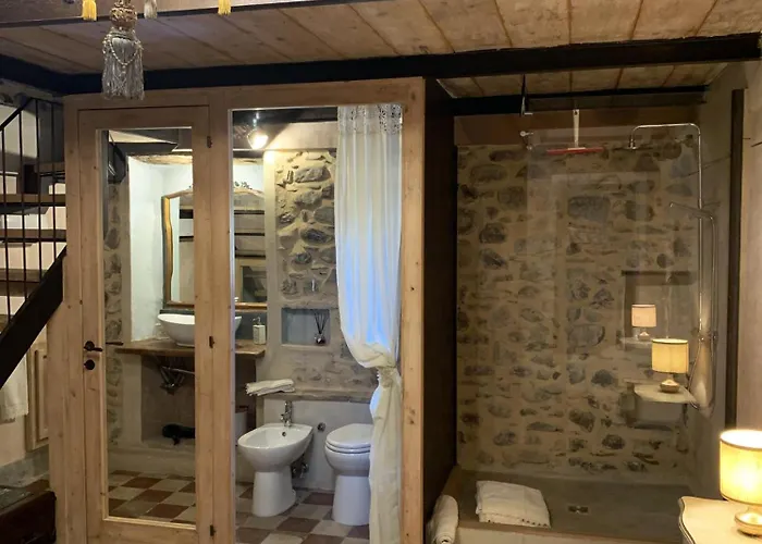 Torre Di San Caprasio Art 아울라
