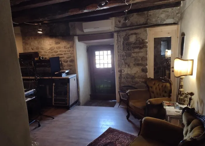 Torre Di San Caprasio Art B&B