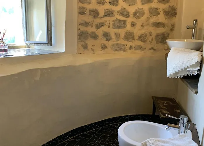 Torre Di San Caprasio Art B&B 아울라