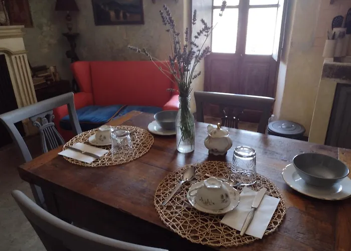Torre Di San Caprasio Art B&B 아울라